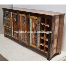 Recycling-Sideboard aus Holz mit Weinregal